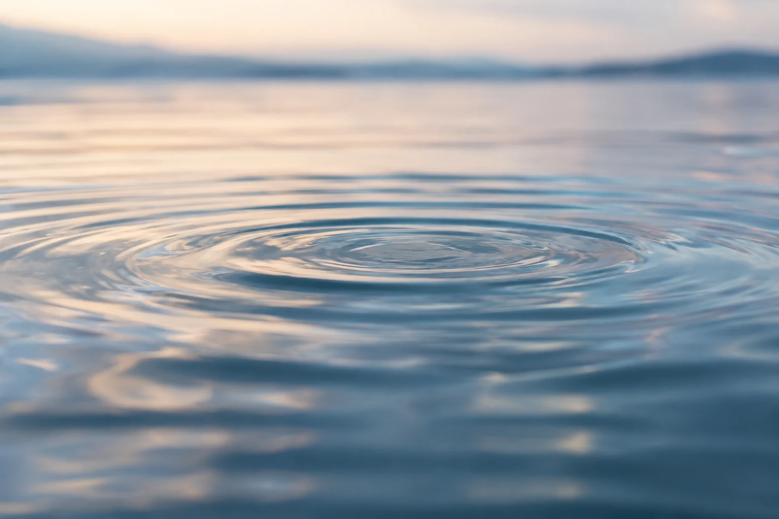 Cerchi concentrici sulla superficie dell’acqua, immagine evocativa per l’EMDR